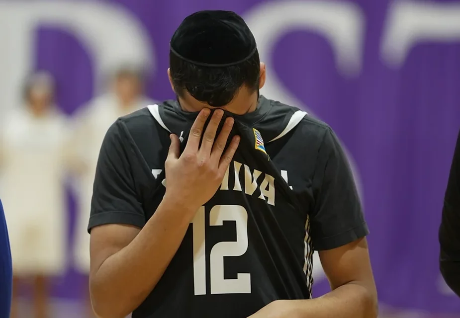 Panthers Trap Macs as Yeshiva Takes Second Skyline Loss
